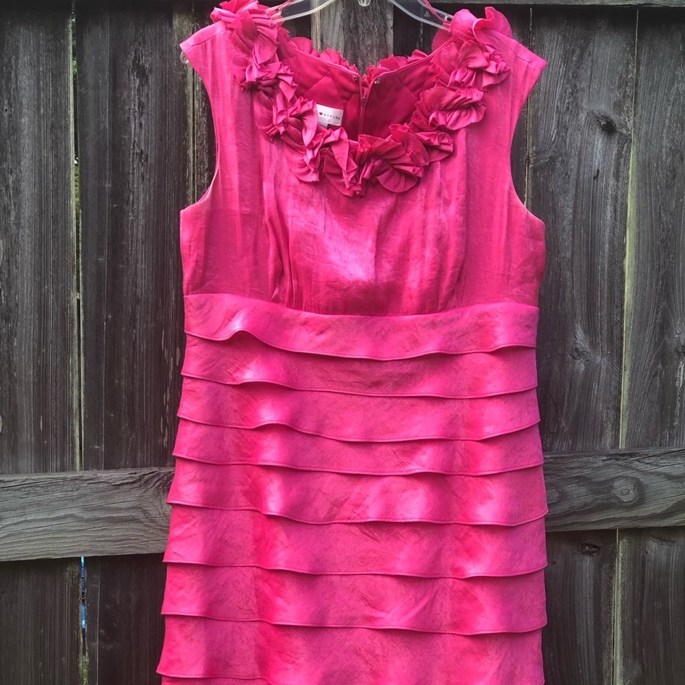 Women’s sleeveless size 14 layered dress.